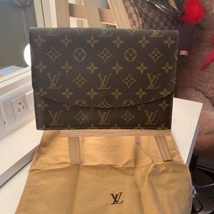SOLD❗️💯authentic LV Rare Rabat Envelope Clutch